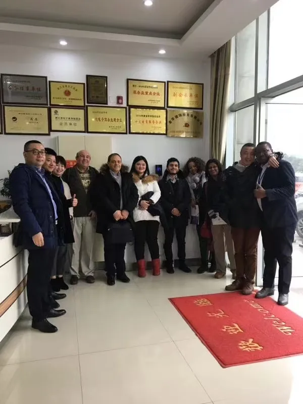 Shanghai Ssípín with a delegation of clients at a partner company in China