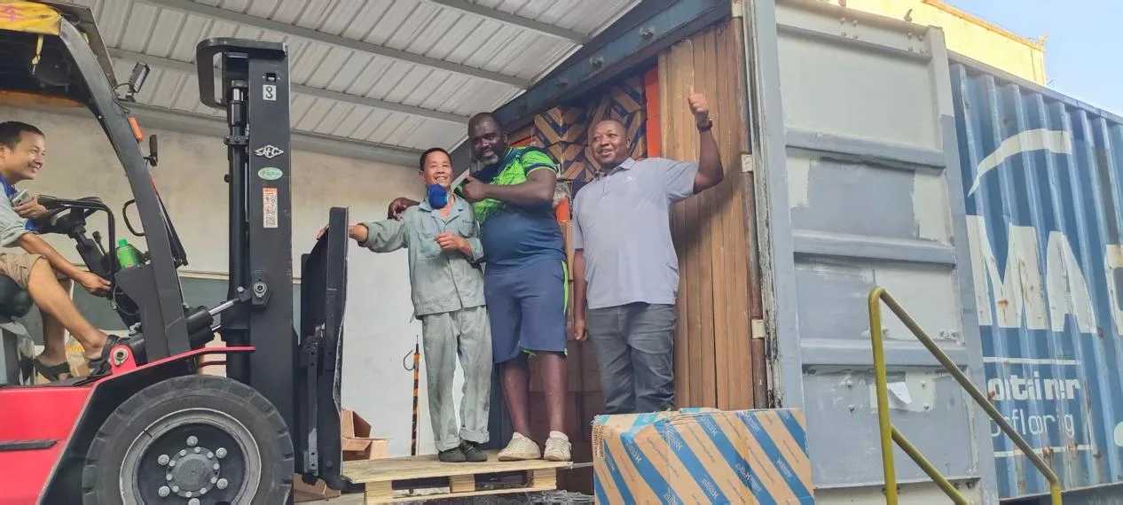 Container loading supervised by Shanghai Ssípín